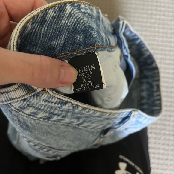 High rise Jean shorts - Picture 3 of 3